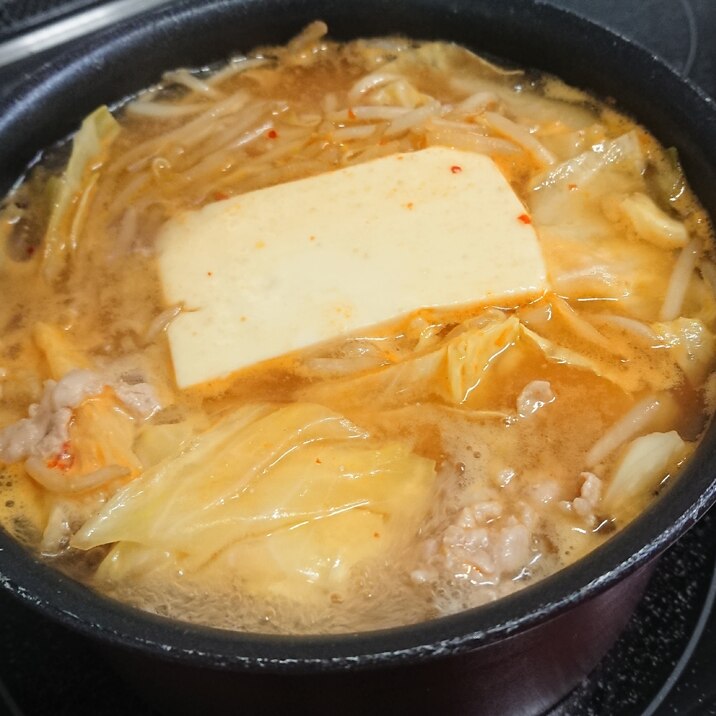 もつ鍋スープのような辛味噌鍋